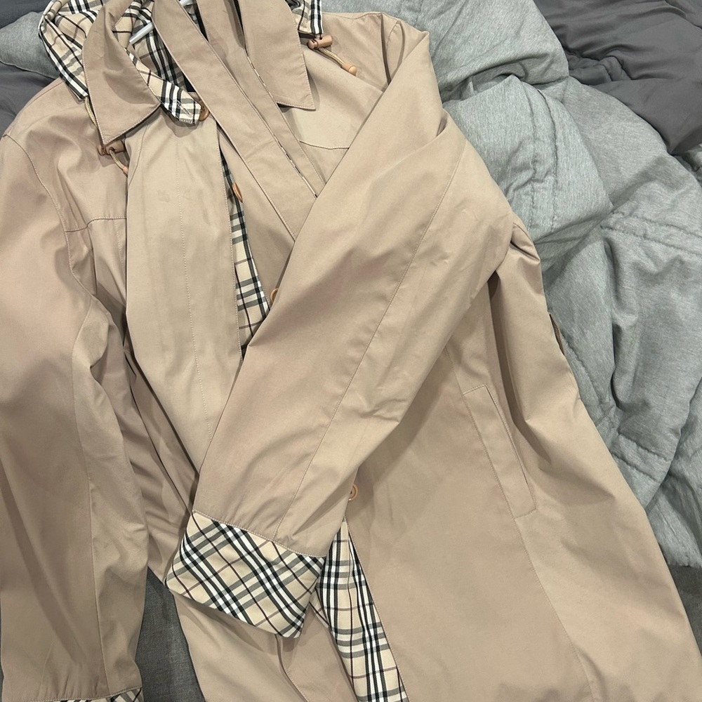 Burberry Tan Trench Coat with Check Lining - Picture 7 of 9